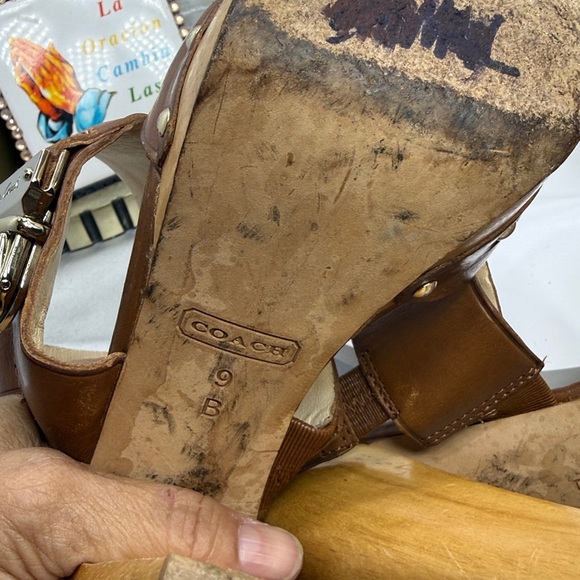 (A) COACH Women's Darcey Peep-Toe Platform Heels with Silver Wooden Buckle,Sz 9B - Picture 9 of 15